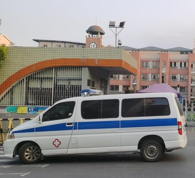 兴隆华侨农场救护车出租护送骨折病人一公里多少钱